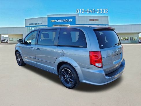 Used 2015 Dodge Grand Caravan SE image 5