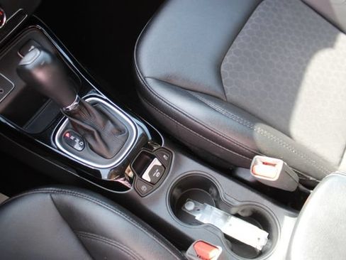 Used 2018 Jeep Compass Latitude FWD image 21
