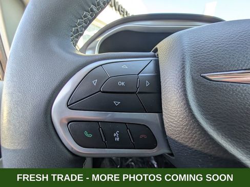 Used 2024 Chrysler Pacifica Touring-L image 22