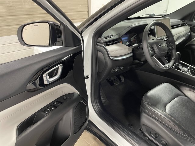 Used 2024 Jeep Compass Limited AWD/4WD image 10