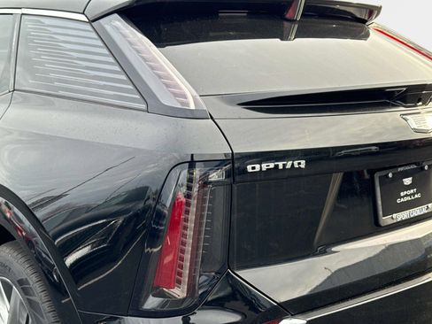 New 2025 Cadillac Optiq Luxury 2 image 26