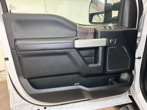 Used 2019 Ford F250 Lariat w/ Lariat Ultimate Package image 22