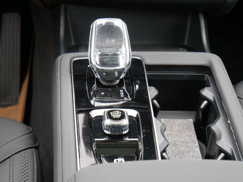 New 2026 Volvo XC90 T8 Plus w/ Protection Package Premier AWD/4WD image 8