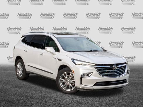 Used 2023 Buick Enclave Essence w/ Experience Buick Package FWD image 2