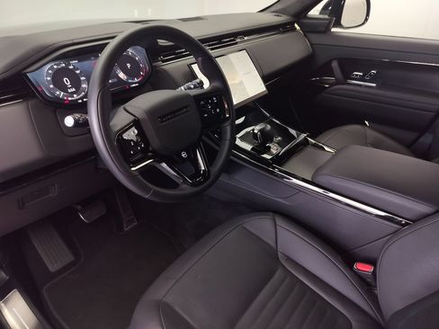 Used 2024 Land Rover Range Rover Sport AWD/4WD image 4