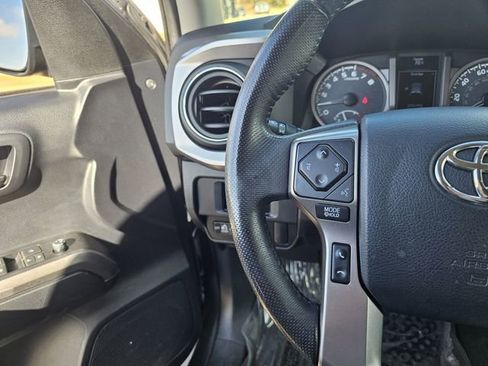 Used 2017 Toyota Tacoma SR5 image 22