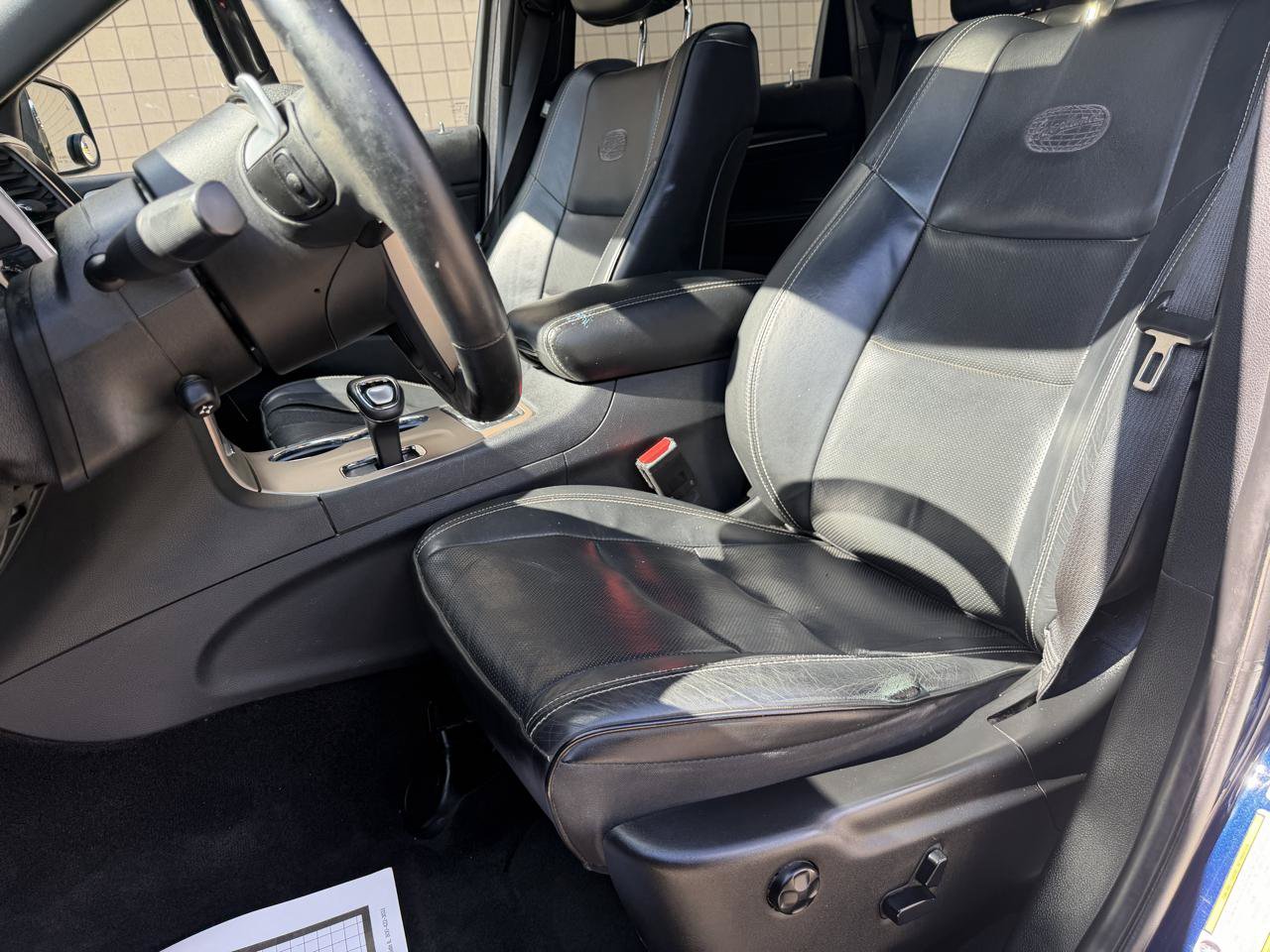 Used 2014 Jeep Grand Cherokee Overland w/ Advanced Technology Group AWD/4WD image 18