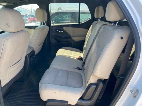 Used 2023 Chevrolet Traverse LS FWD image 7