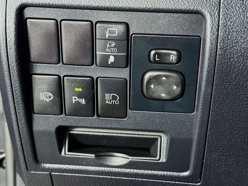 Used 2019 Toyota Land Cruiser image 14