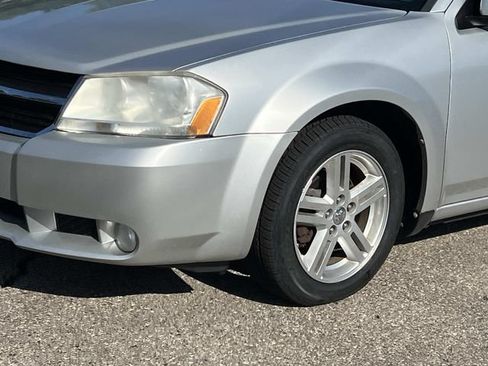 Used 2010 Dodge Avenger R/T FWD image 9