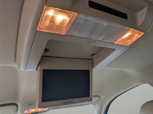 Used 2011 GMC Yukon XL SLT w/ SLT-2 Equipment Package image 17