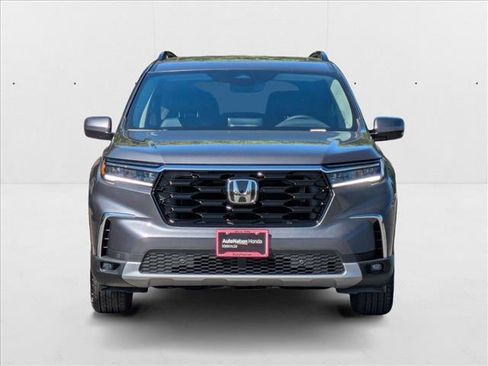 New 2025 Honda Pilot Touring image 6