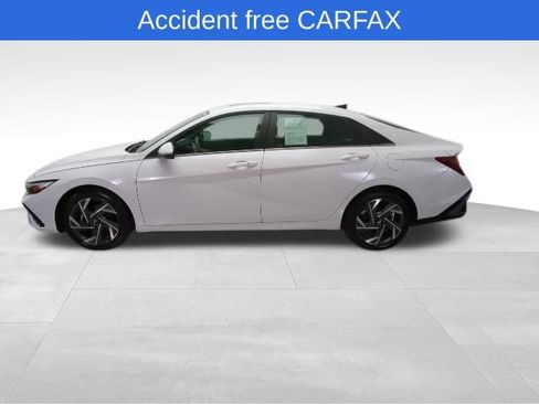 Used 2025 Hyundai Elantra SEL FWD image 4