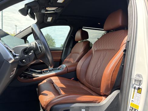 Used 2024 BMW X7 M60i AWD/4WD image 7
