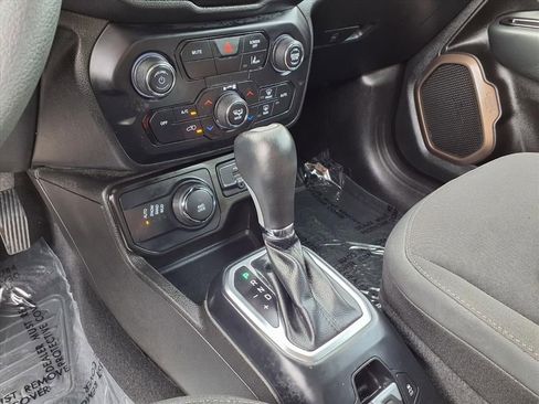 Used 2023 Jeep Renegade Latitude image 9