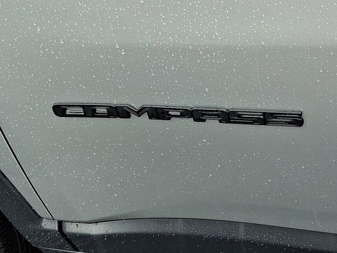 Used 2020 Jeep Compass Latitude image 30