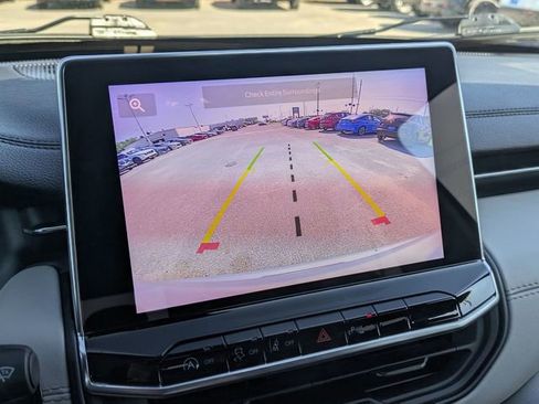 Used 2025 Jeep Compass Limited image 21