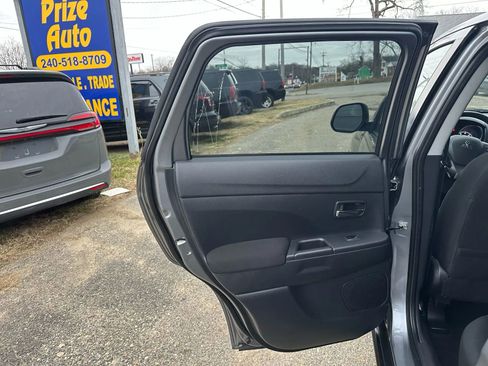 Used 2023 Mitsubishi Outlander Sport S Sport Utility 4D image 11