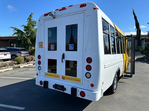 Used 2014 Chevrolet Express 3500 image 35