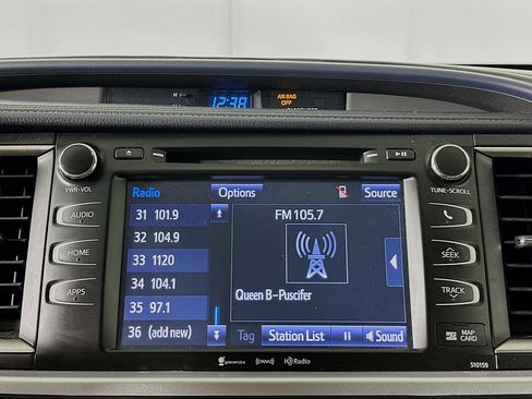 Used 2016 Toyota Highlander XLE AWD/4WD image 21