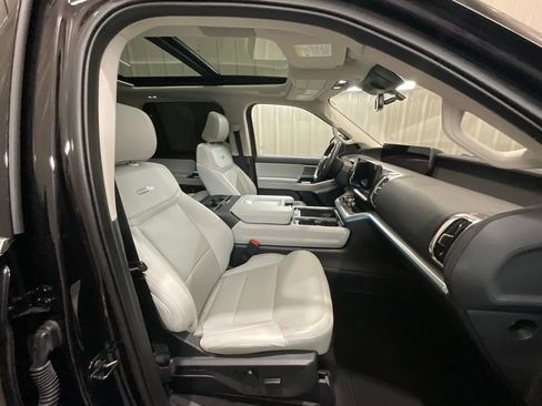 Used 2025 Ford Expedition Max Platinum w/ Driver's Package AWD/4WD image 13