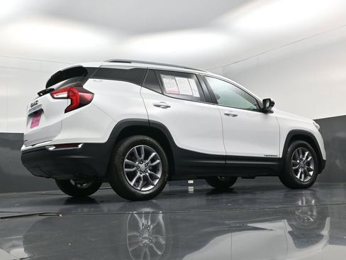Used 2024 GMC Terrain SLT image 21