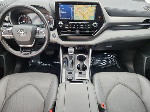 Used 2022 Toyota Highlander Limited AWD/4WD image 19