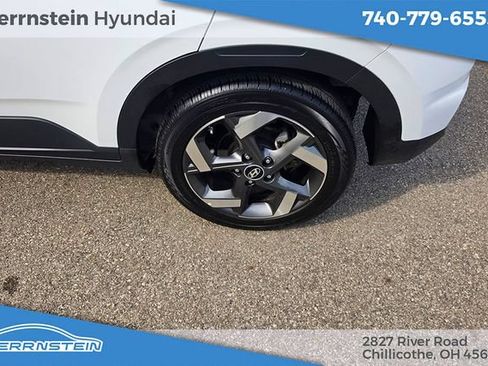Used 2025 Hyundai Venue SEL FWD image 24