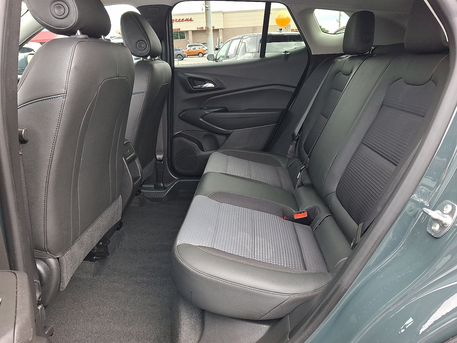 Used 2025 Chevrolet Trax LT FWD image 11