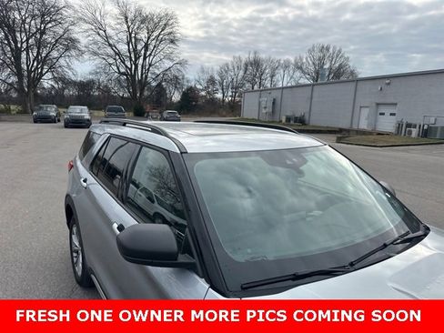 Used 2022 Ford Explorer XLT w/ Equipment Group 202A image 6