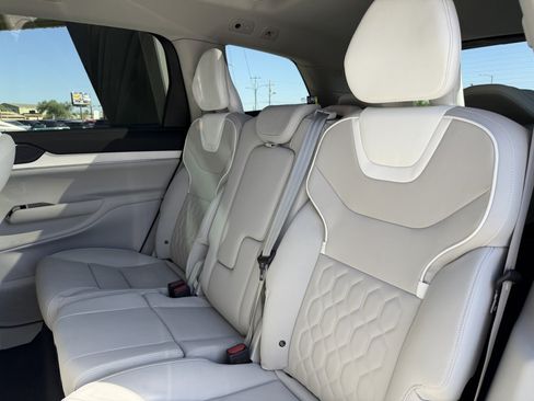 Used 2025 Volvo EX90 Plus AWD/4WD image 31