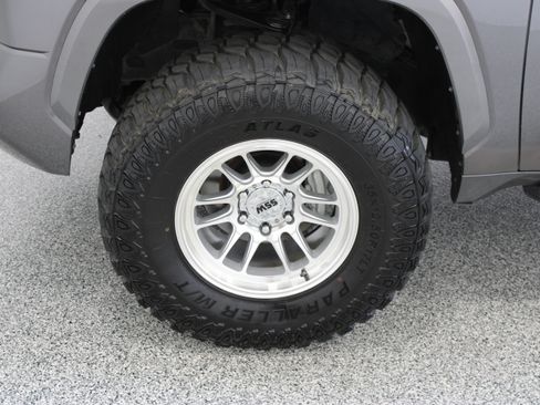 Used 2023 Toyota Tundra Limited AWD/4WD image 12