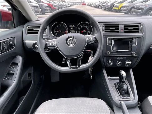 Used 2017 Volkswagen Jetta S image 7