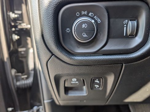Used 2020 RAM 1500 Big Horn AWD/4WD image 14