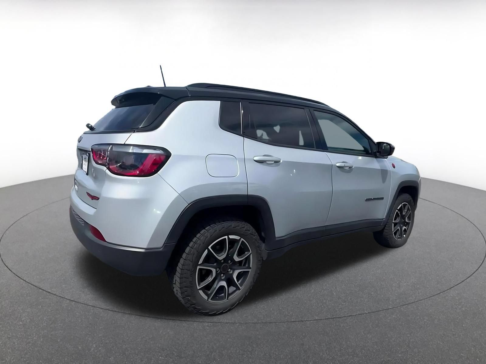Used 2025 Jeep Compass Trailhawk AWD/4WD image 14