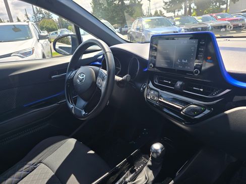 Used 2021 Toyota C-HR XLE FWD image 10