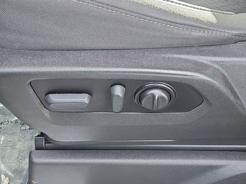 Used 2021 Chevrolet Silverado 1500 LT image 21