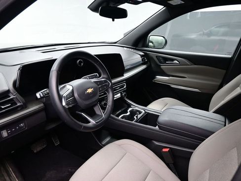 Used 2025 Chevrolet Traverse LT AWD/4WD image 5