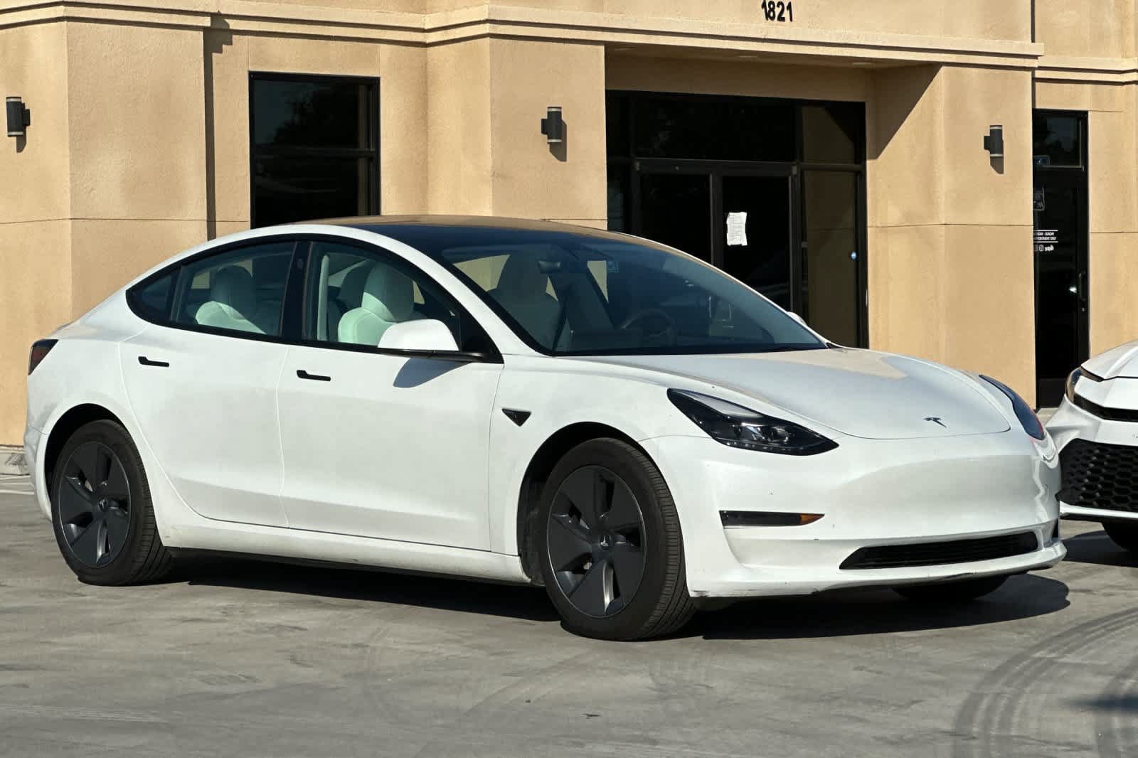 Used 2023 Tesla Model 3 Standard Range RWD image 9