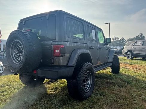 Used 2020 Jeep Wrangler Unlimited Sahara AWD/4WD image 3