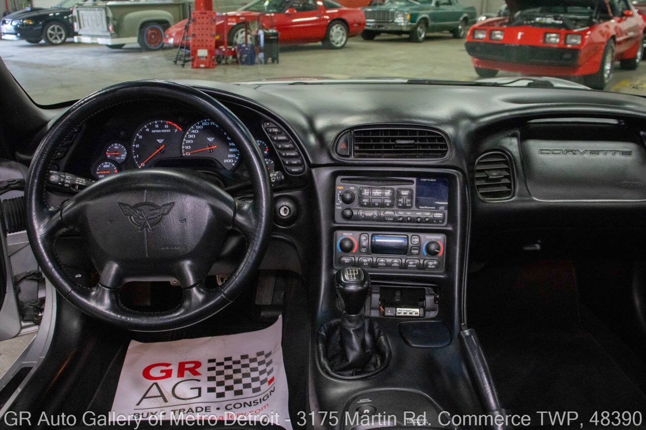 Used 2002 Chevrolet Corvette Convertible w/ Preferred Equipment Group2 RWD image 17