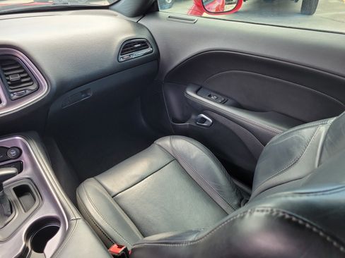 Used 2017 Dodge Challenger SXT Plus image 18