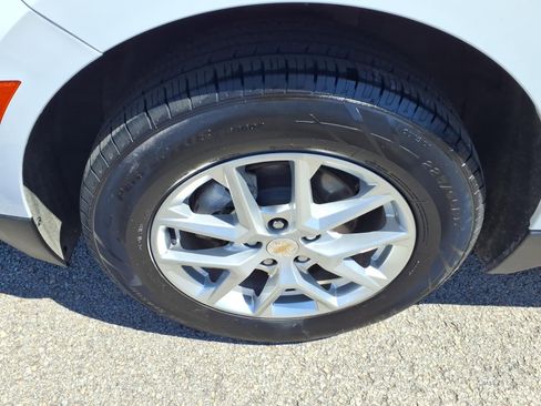 Used 2022 Chevrolet Equinox LS w/ LS Convenience Package AWD/4WD image 5
