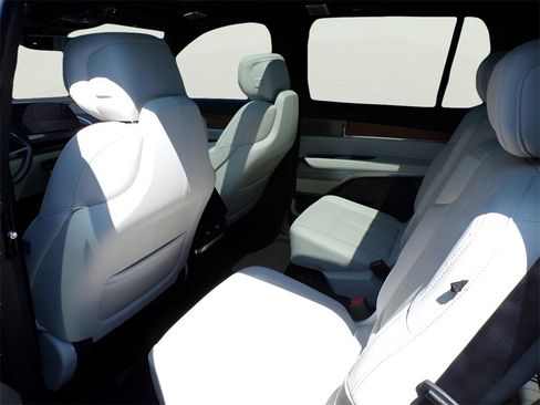 New 2026 Cadillac Vistiq Sport image 7