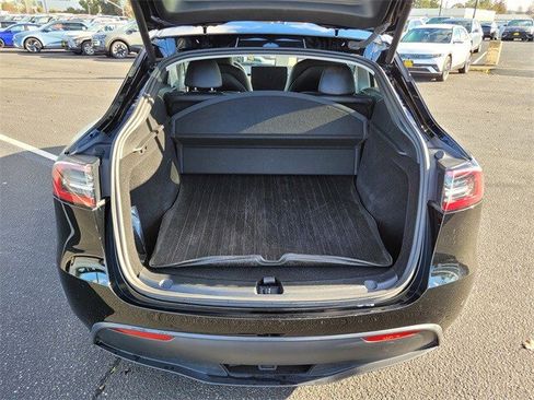 Used 2024 Tesla Model Y Long Range image 11
