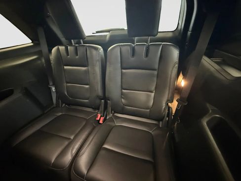 Used 2019 Ford Explorer XLT w/ Equipment Group 202A AWD/4WD image 16