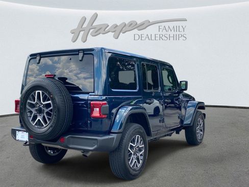Used 2025 Jeep Wrangler Unlimited Sahara w/ Safety Group AWD/4WD image 3