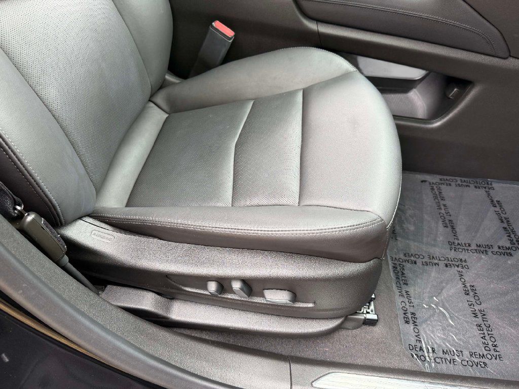 Certified 2026 Cadillac XT5 Sportv w/ LPO, Floor Liner Package AWD/4WD image 15