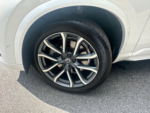 Used 2017 Volvo XC90 T6 Momentum w/ Vision Package image 11