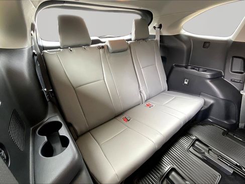 Used 2025 Toyota Highlander XLE image 26
